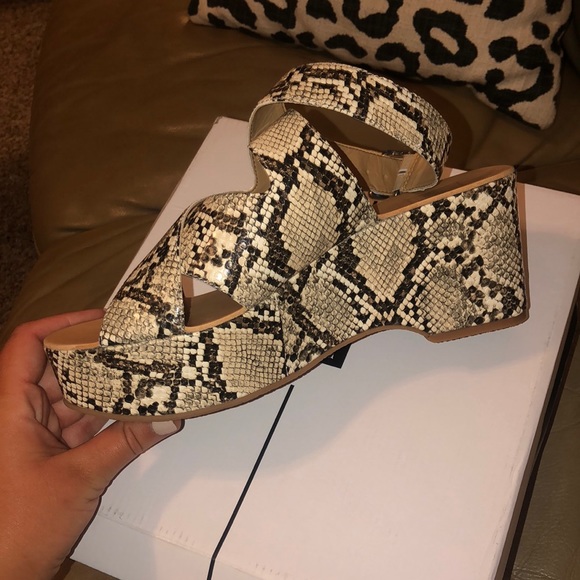 NWT SZ 10 dolce vita 🔥 - Picture 2 of 4